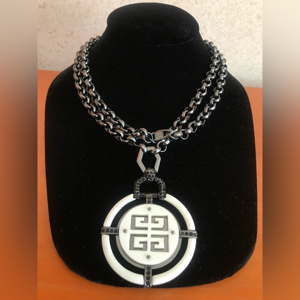 Givenchy Charcoal Silver and White Circle Pendant Necklace. Good condition